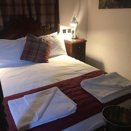 Отель Hot Tub Hide Away Near Alton Towers Staffordshire Cheddleton Экстерьер фото