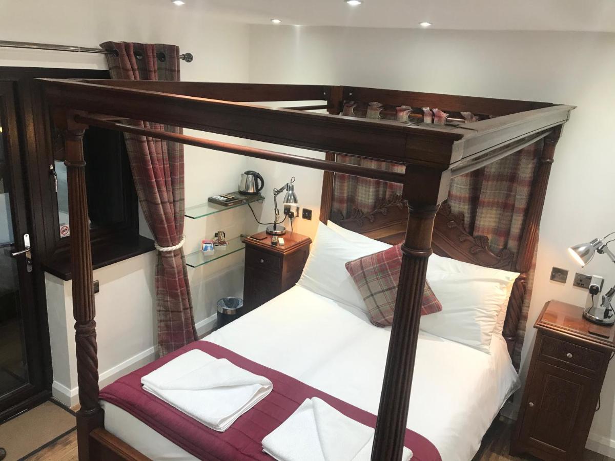 Отель Hot Tub Hide Away Near Alton Towers Staffordshire Cheddleton Экстерьер фото