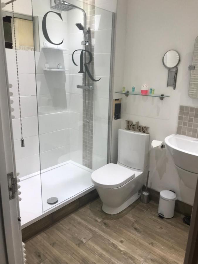 Отель Hot Tub Hide Away Near Alton Towers Staffordshire Cheddleton Экстерьер фото